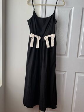 MWOT Moon River cotton black midi dress with cream bows. Size M